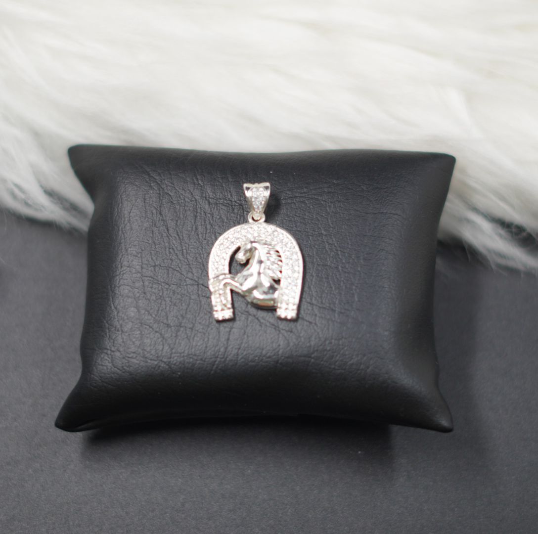 Miniatura 2 de DIJE CABALLO PLATEADO PIEDRAS BLANCAS